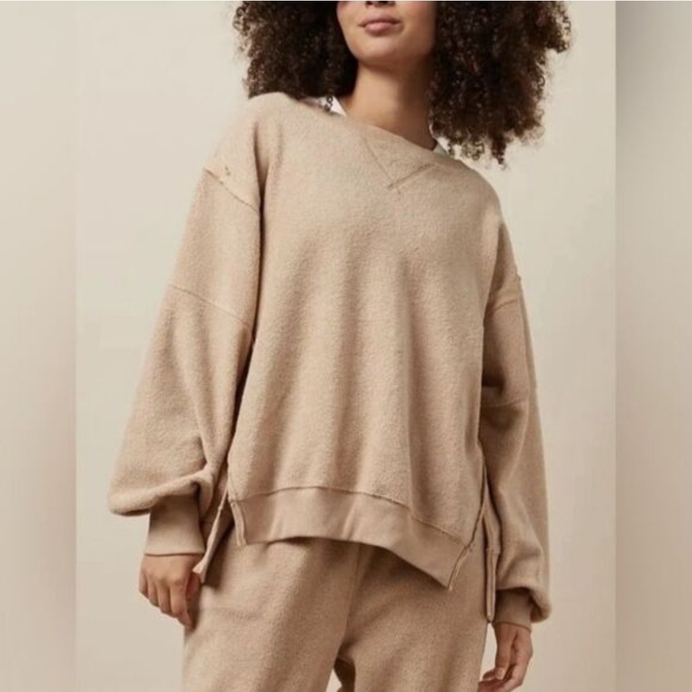 American Eagle Big Hug Oversized Fleece Crewneck Tan Womens Large